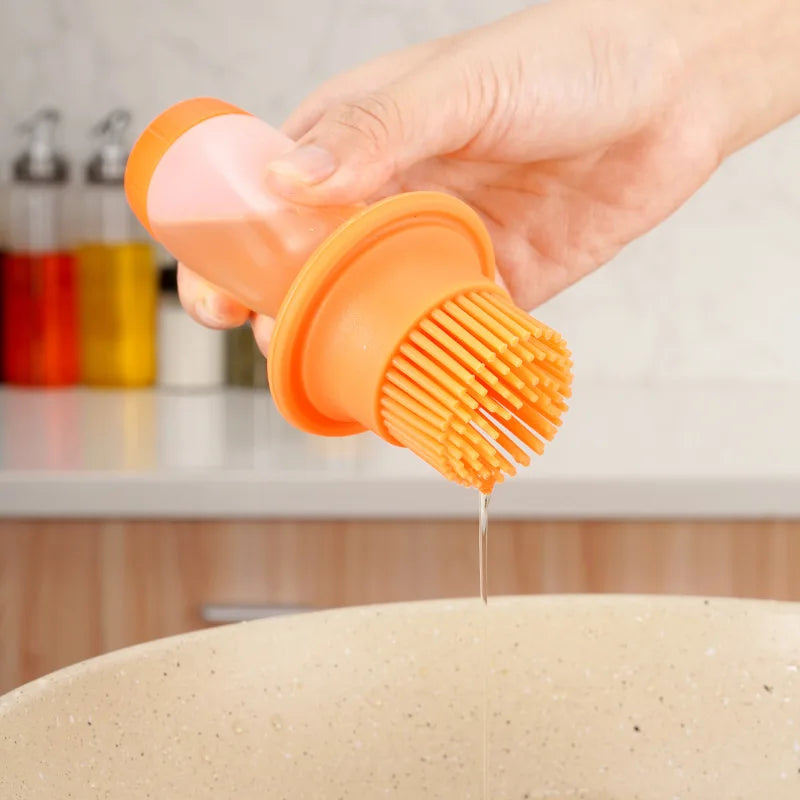 Silicone with Cover Oil Brush, Safe and Durable Anti-scalding Oil Bottle, Portable Barbecue Party Sauce Brushes.