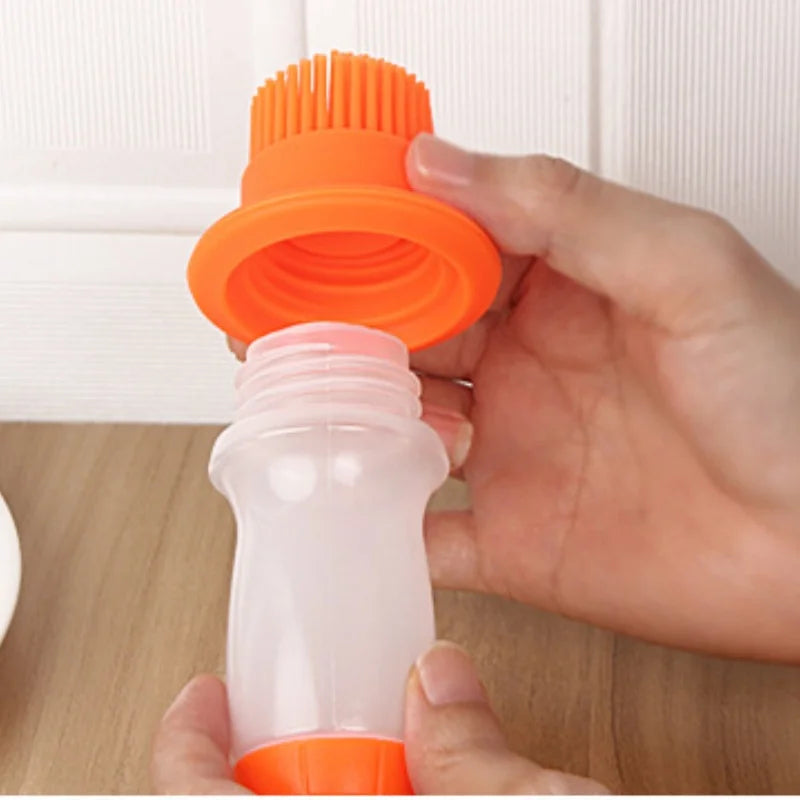 Silicone with Cover Oil Brush, Safe and Durable Anti-scalding Oil Bottle, Portable Barbecue Party Sauce Brushes.