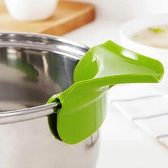 Silicone Liquid Funnel Anti-Spill Slip On Pour Soup Spout Funnel for Pots Pans and Bowls and Jars Kitchen Gadget Tools